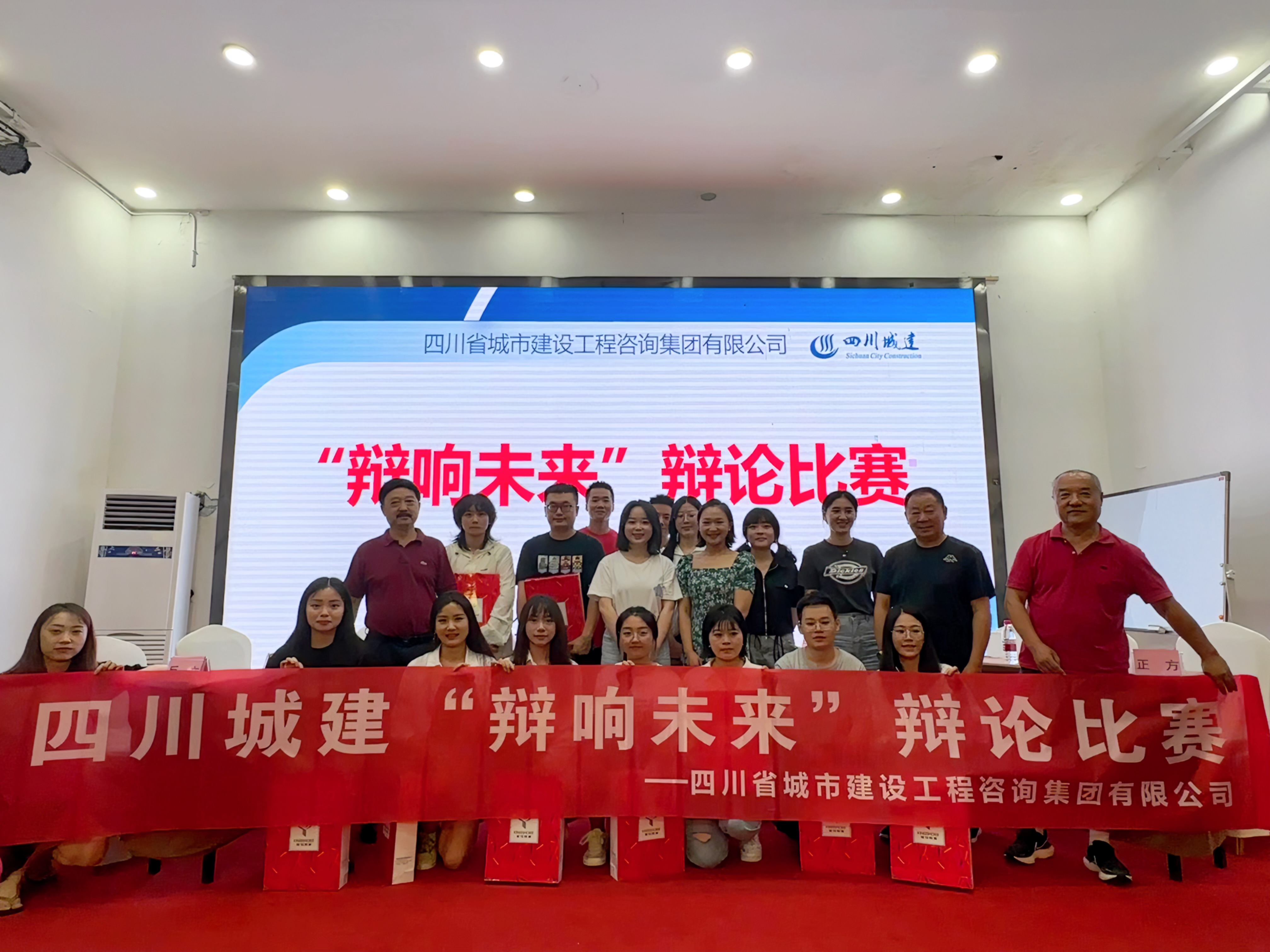 1692949986694532.jpg 辯論賽大合照.jpg